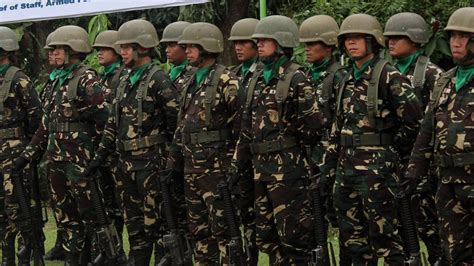 Protektahan ang kapakanan ng ating mga sundalo, uniformed .